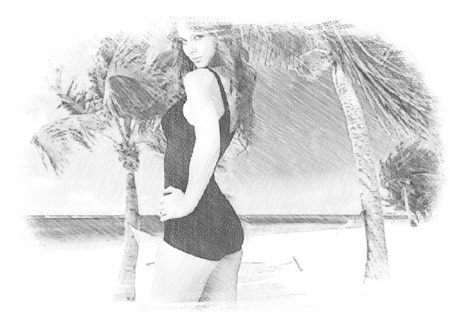 mujer sexy bajo la palmera